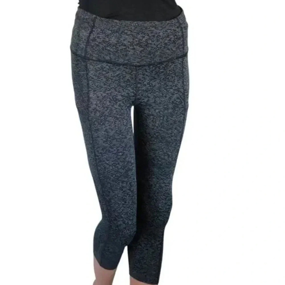 Lululemon Fast Free Crop II Nulux 19" Soundwave Alpine White Black Dots Size 8 - Picture 1 of 11